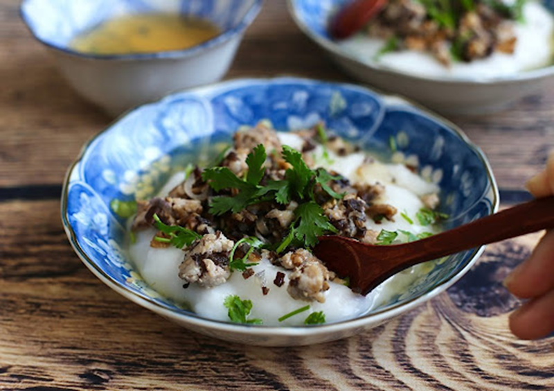 Xì xụp bánh đúc nóng mùa đông Hà Nội