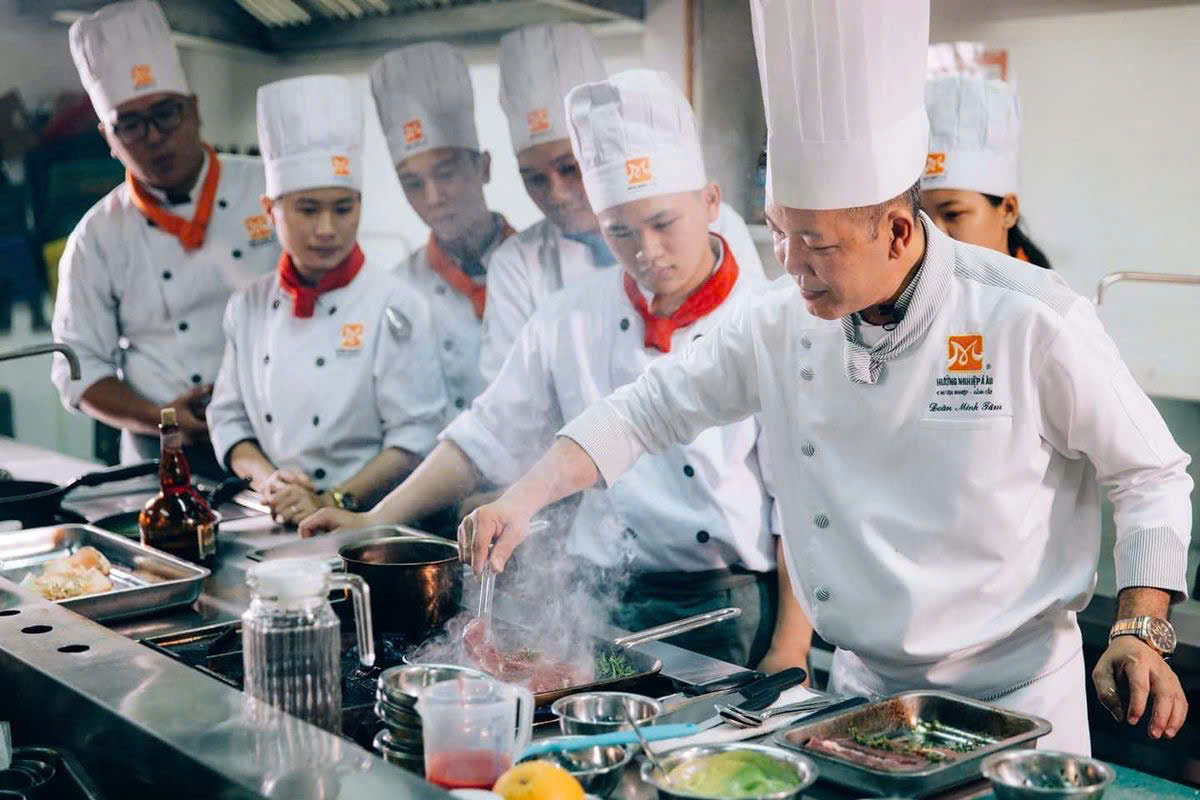 7 KỸ NĂNG ĐẦU BẾP PHẢI BIẾT – DÙ BẠN NẤU ĂN TẠI NHÀ HAY MỞ QUÁN