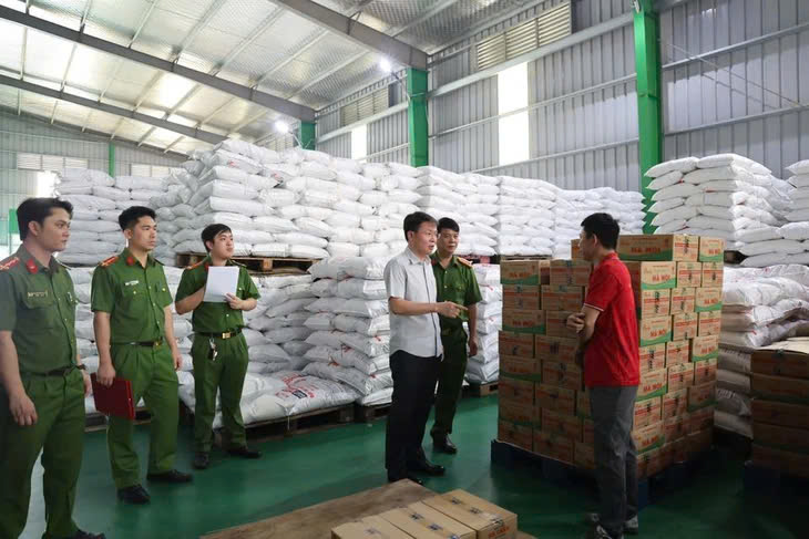Tin nóng: Hàng trăm tấn mì chính, hạt nêm giả bị phát hiện – Cảnh báo cho người nội trợ và đầu bếp!